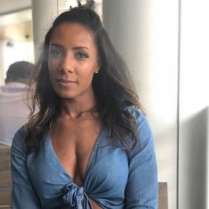 Meet your Posher, Maya